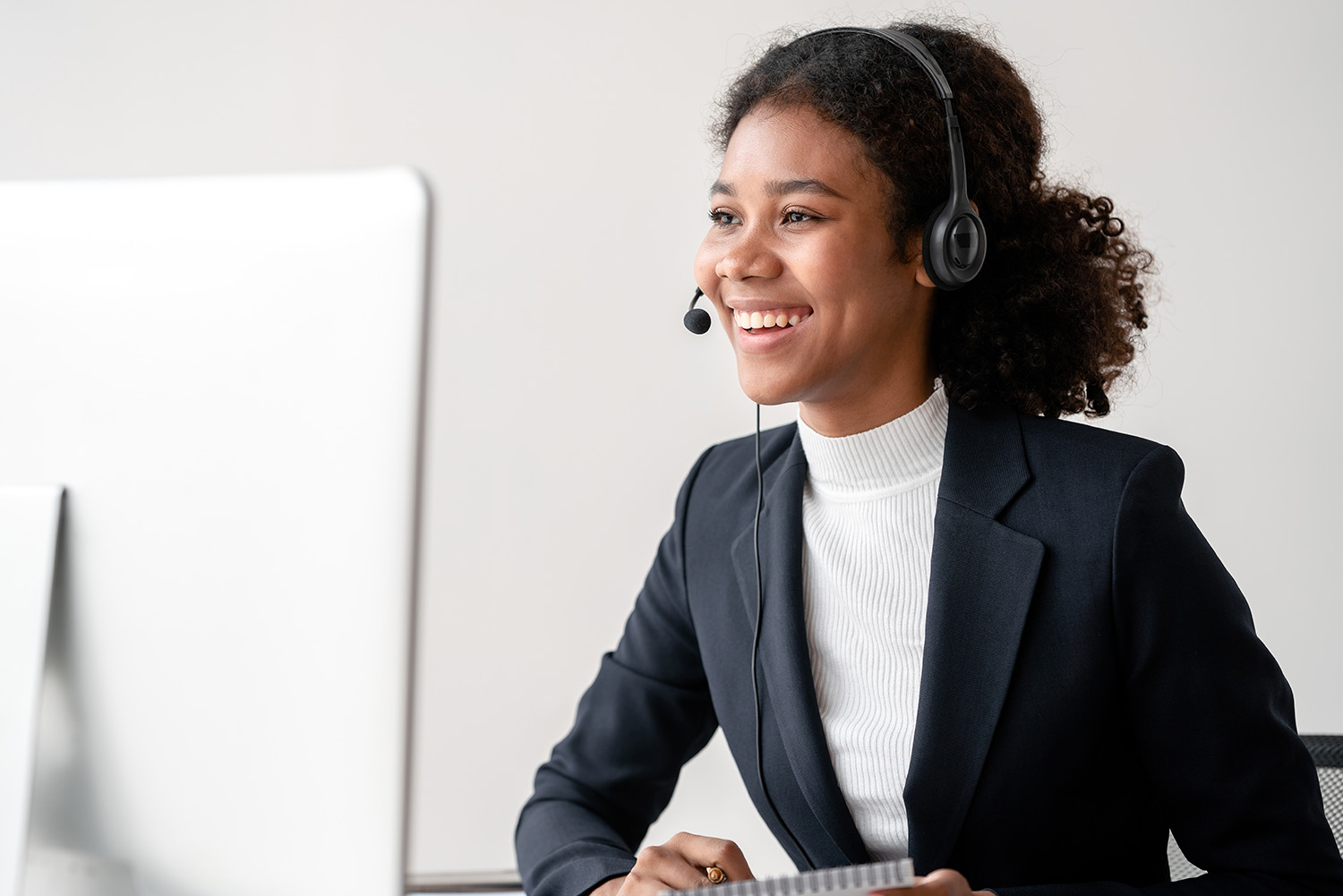 woman-with-headset-in-front-of-computer